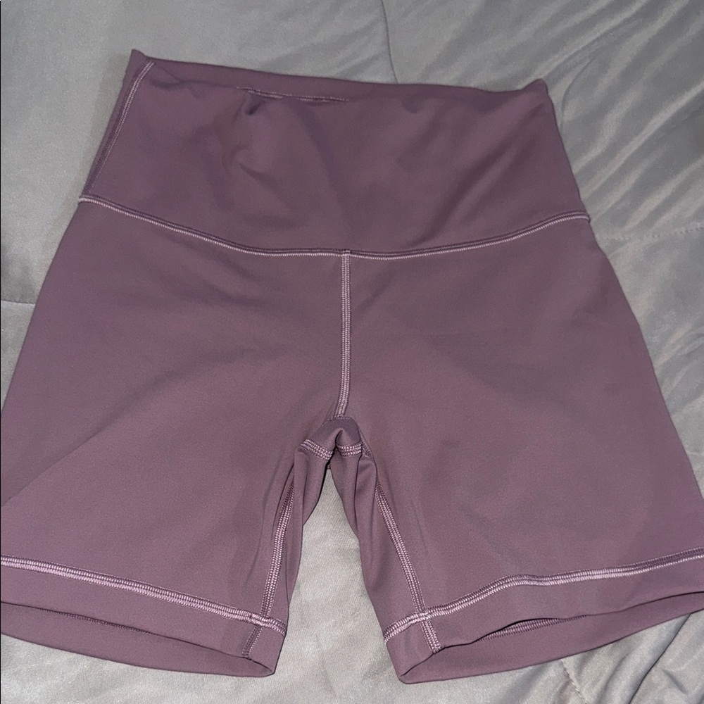 Lululemon size 6 wunder twin shorts